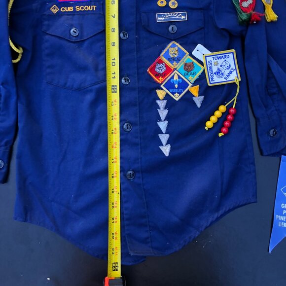VINTAGE (c. 1982) CUB SCOUT UNIFORM & ACCESSORIES - Picture 2 of 8